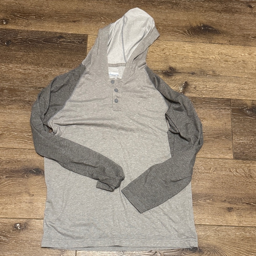 Columbia‎ hooded gray top small